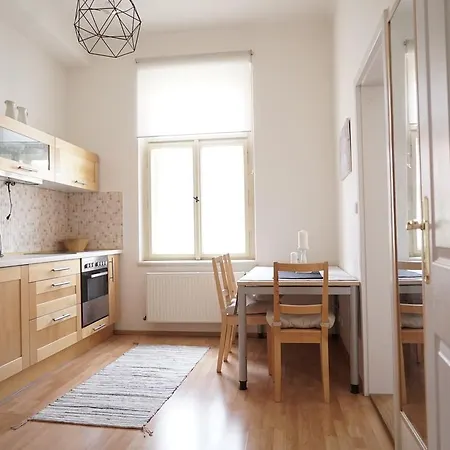 Quiet In The Center Apartman *